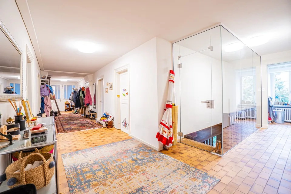 Historisches MFH mit 3 Einheiten und privatem Seepark mit EFH in Richterswil – Foto 13 von 13