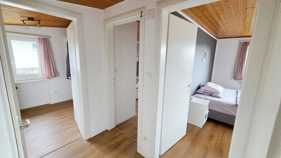 Maison unifamiliale dépendante de 4,5 pièces avec appentis et garage dans un bonne situation macro – photo 3 sur 18