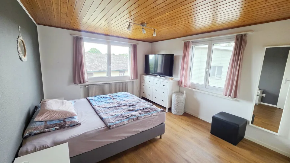 Maison unifamiliale dépendante de 4,5 pièces avec appentis et garage dans un bonne situation macro – photo 9 sur 18