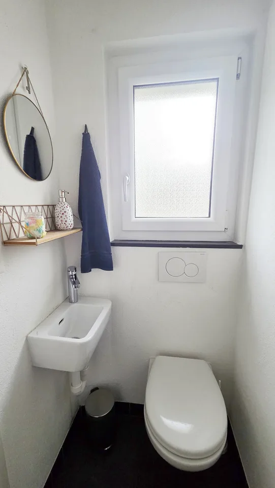 Maison unifamiliale dépendante de 4,5 pièces avec appentis et garage dans un bonne situation macro – photo 5 sur 18