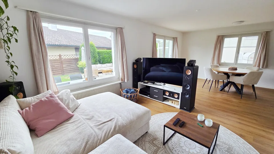Maison unifamiliale dépendante de 4,5 pièces avec appentis et garage dans un bonne situation macro – photo 7 sur 18