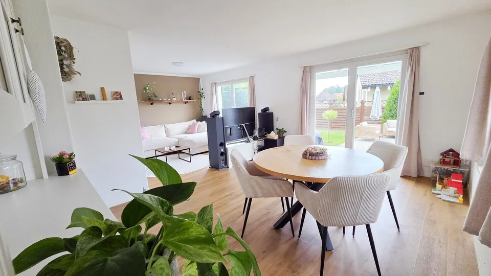 Maison unifamiliale dépendante de 4,5 pièces avec appentis et garage dans un bonne situation macro – photo 2 sur 18