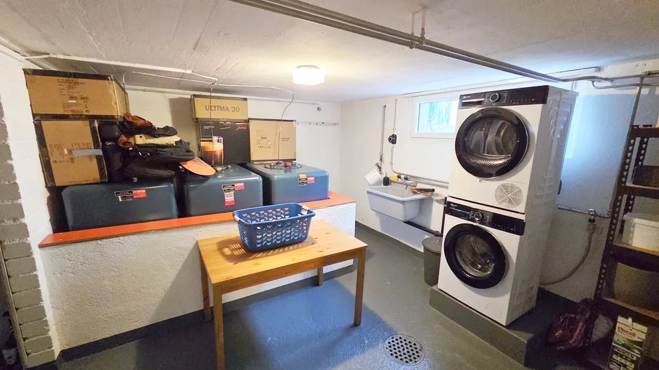 Maison unifamiliale dépendante de 4,5 pièces avec appentis et garage dans un bonne situation macro – photo 12 sur 18