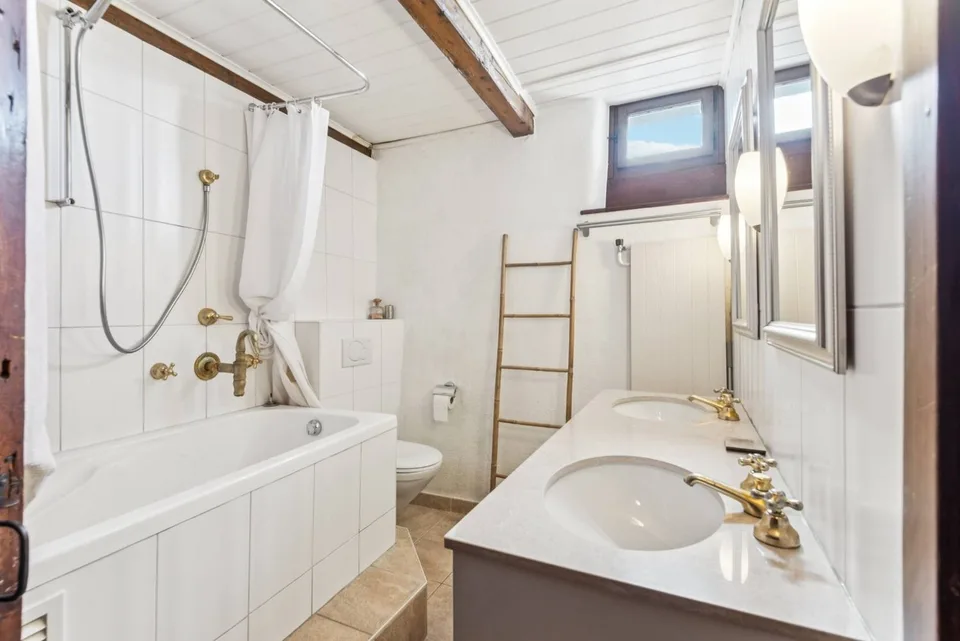 Charaktervolles Dorfhaus mit Dachbalkon und sehr schöner Aussicht – Foto 8 von 13