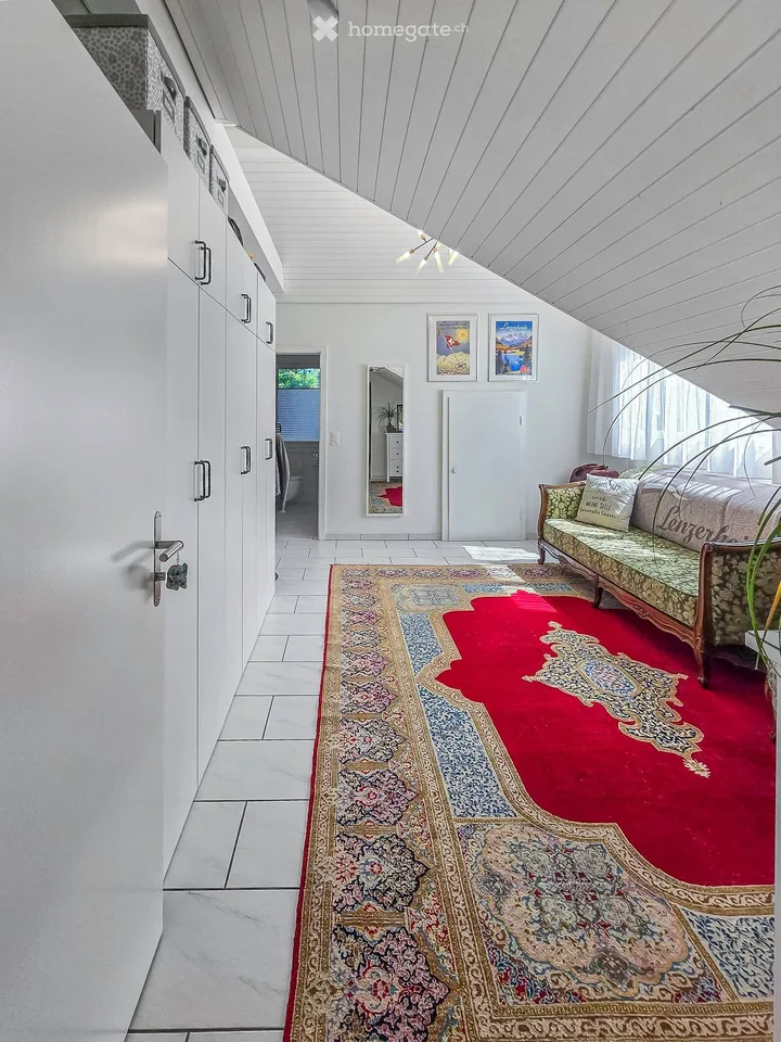 Charmante 3.5-Zimmer-Dachwohnung mit Balkon in Uitikon Waldegg – Foto 6 von 7