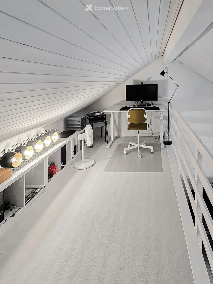 Charmante 3.5-Zimmer-Dachwohnung mit Balkon in Uitikon Waldegg – Foto 5 von 7