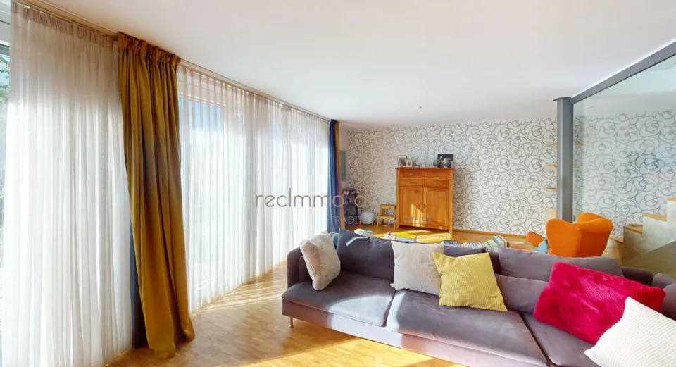 Spacious 6.5-Room Family Home with Garden in Obfelden – photo 2 of 9