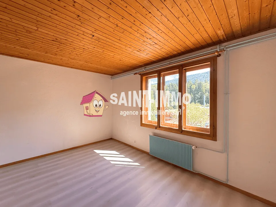 Chalet con due appartamenti (3 & 6.5 locali) con giardino alberato di 840 m2, terrazza e garage – foto 9 di 25