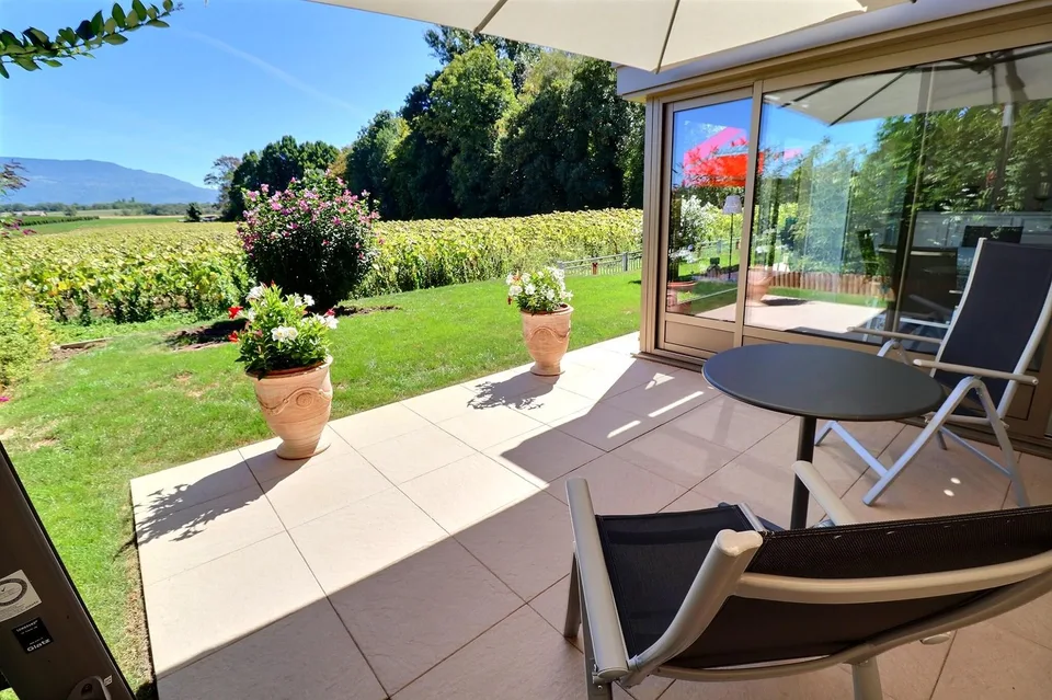 Magnifique appartement en rez de jardin vue dégagée sur la campagne en viager occupé sans rente – photo 3 sur 5