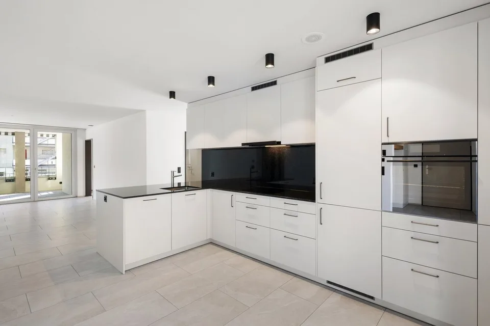 New Build: Large, Stylish 4.5-Room Apartment with Balcony and Loggia