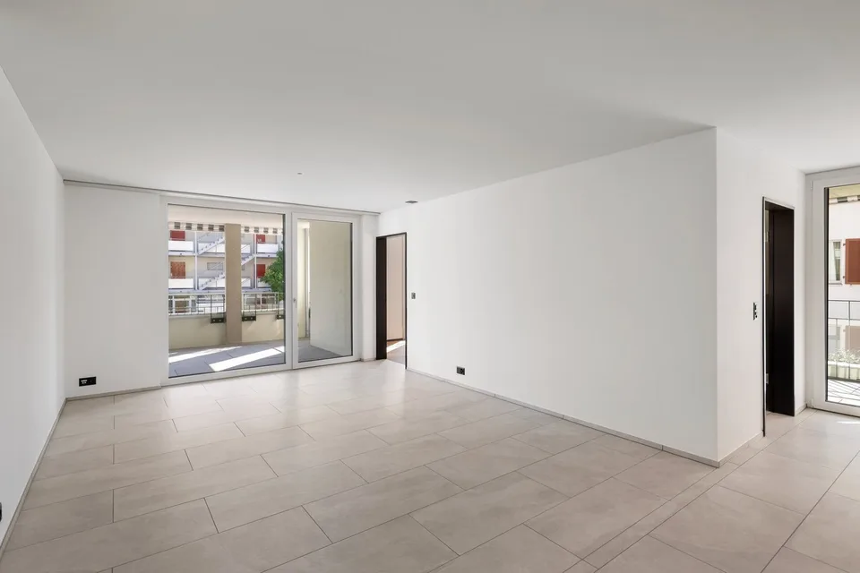 New Build: Large, Stylish 4.5-Room Apartment with Balcony and Loggia