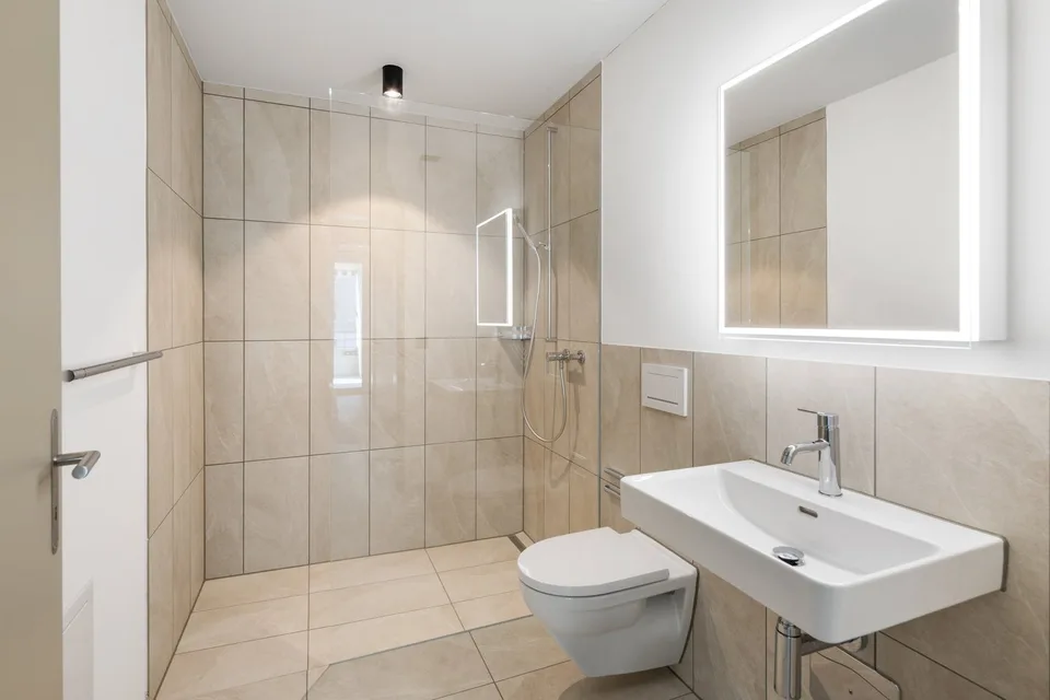 New Build: Large, Stylish 4.5-Room Apartment with Balcony and Loggia