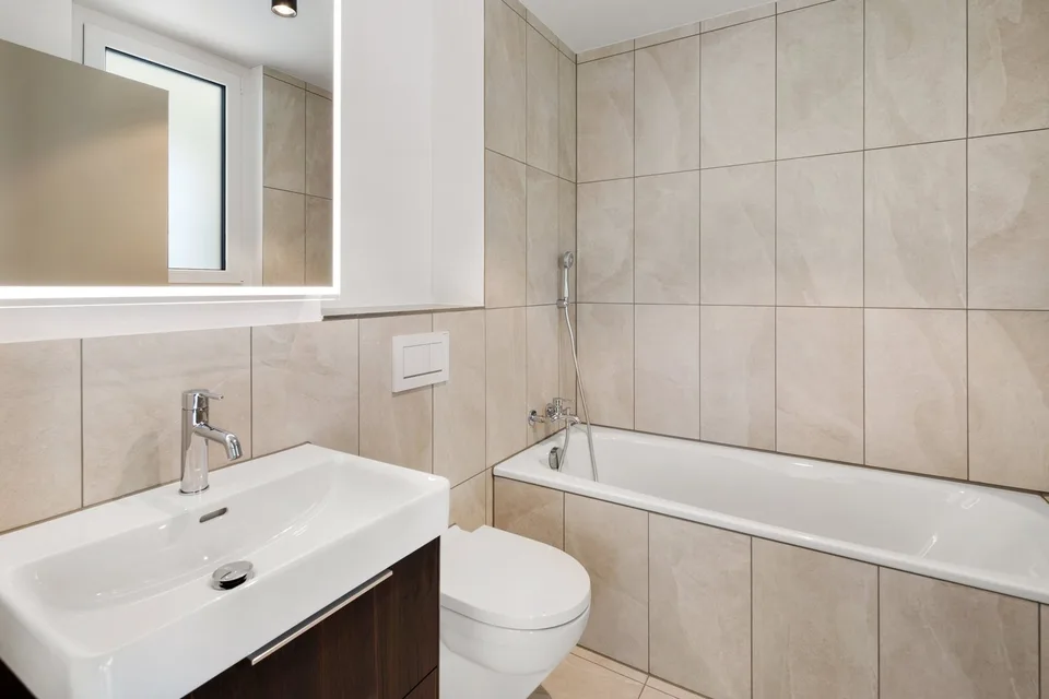 New Build: Large, Stylish 4.5-Room Apartment with Balcony and Loggia