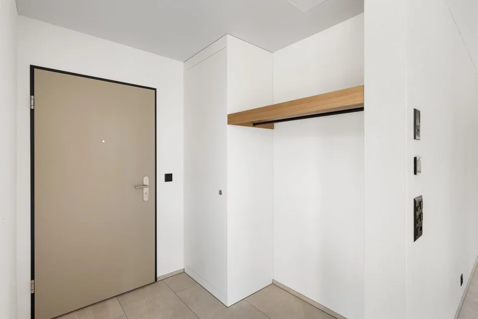 New Build: Large, Stylish 4.5-Room Apartment with Balcony and Loggia