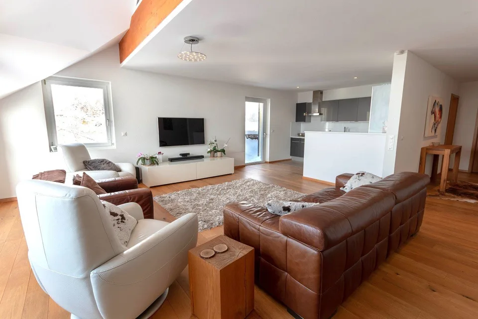 Prächtige 4.5-Zimmer-Dachwohnung in Saint-Cergue – Foto 3 von 13