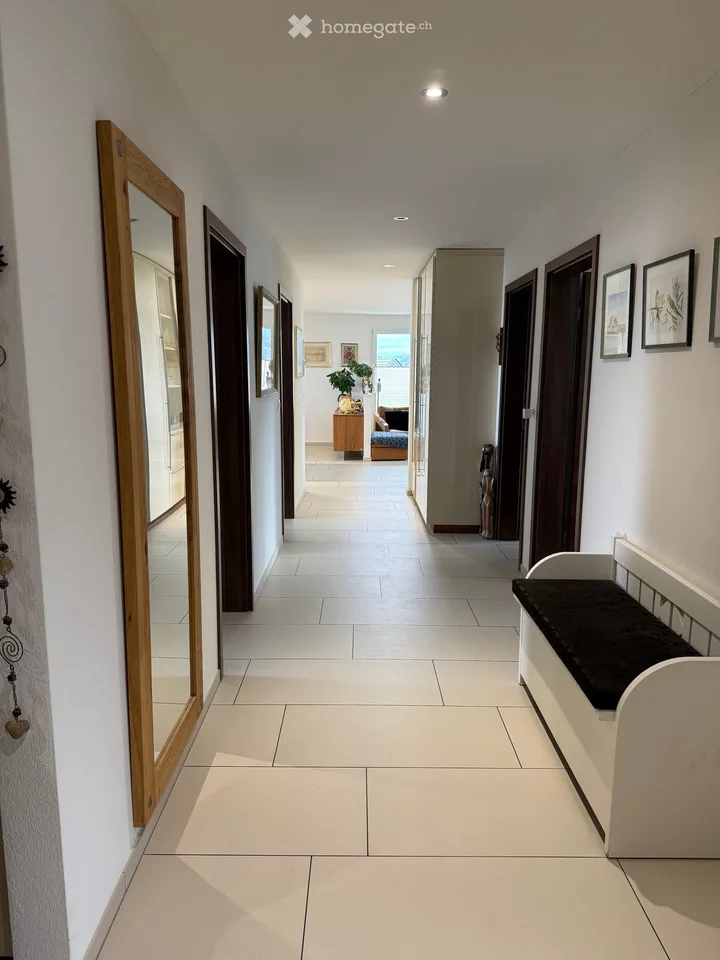 Appartamento luminoso di 5,5 locali con una vista meravigliosa a 8864 Reichenburg – foto 5 di 11