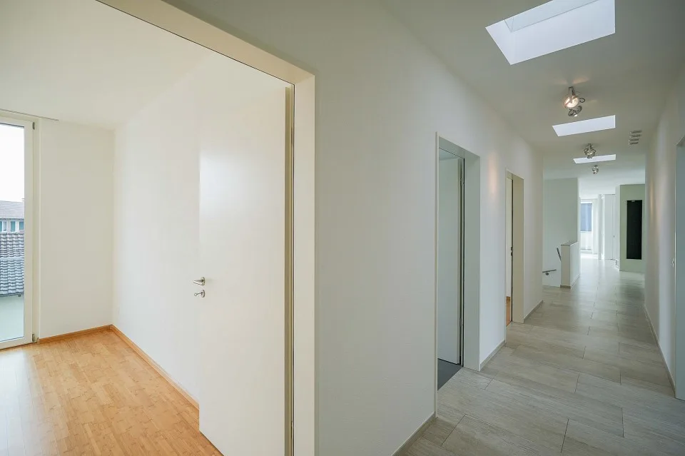 Plaisir de vivre de classe exceptionnelle ! Appartement attique exclusif 4,5 pièces avec ascenseur direct dans l'appartement – photo 10 sur 13