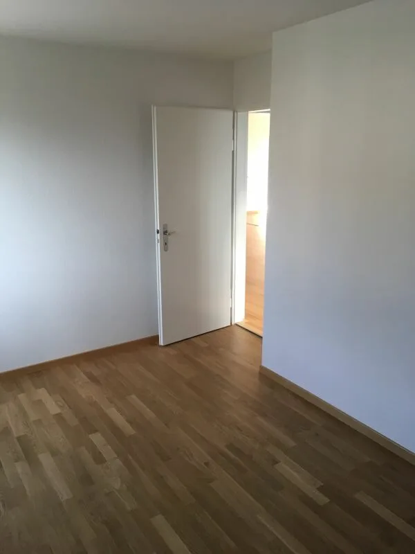 Temporary 4-room apartment (top floor with elevator) with balcony in Küsnacht