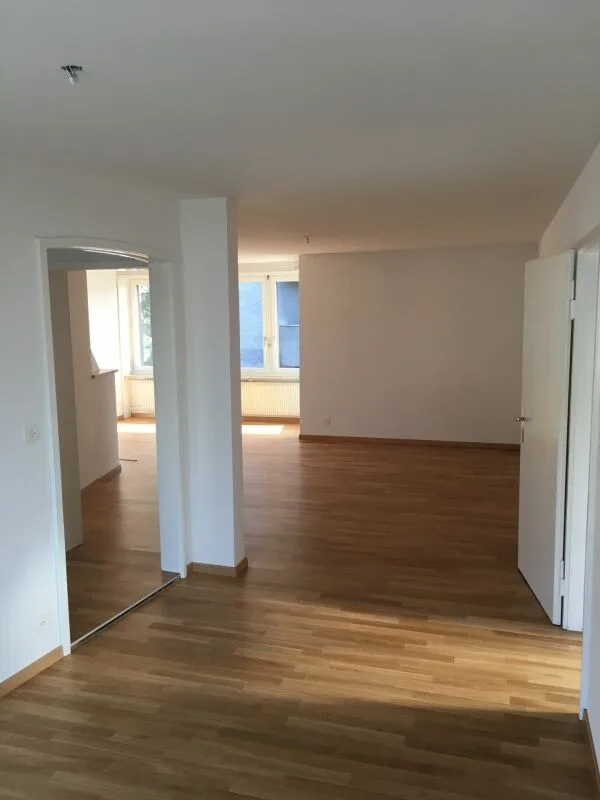 Temporary 4-room apartment (top floor with elevator) with balcony in Küsnacht