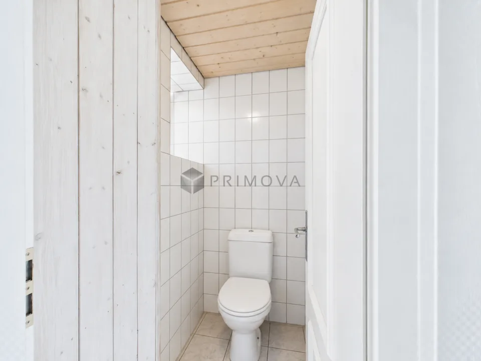 Two apartments under one roof – photo 12 of 15