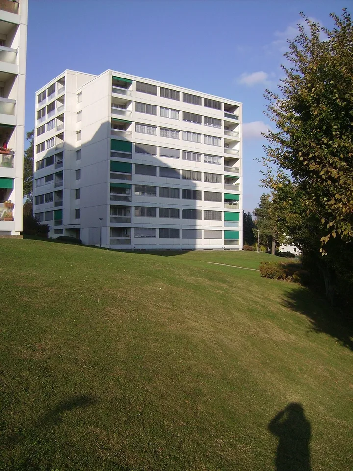 Geräumige 2.5-Zimmer-Wohnung im 4. Stock