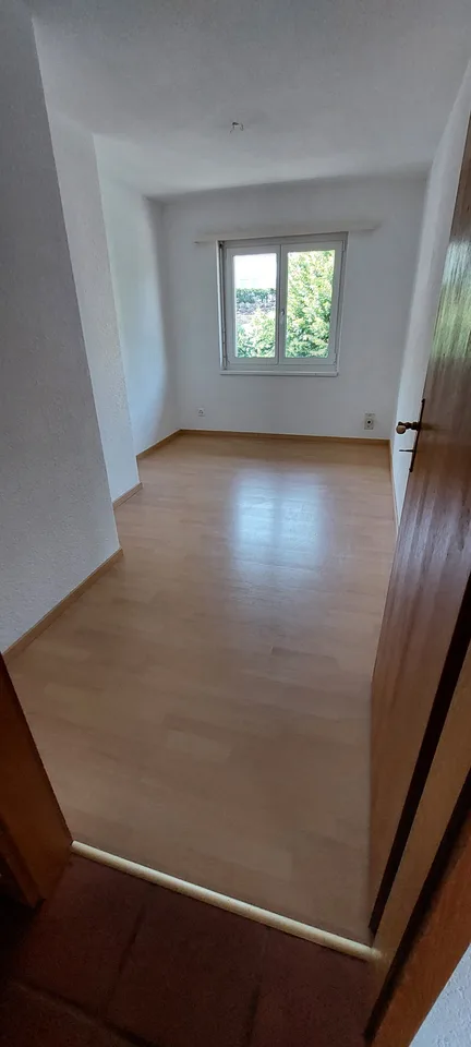 Appartement très bien entretenu de 4,5 pièces au 1er étage est avec cave et garage à Attiswil – photo 7 sur 16