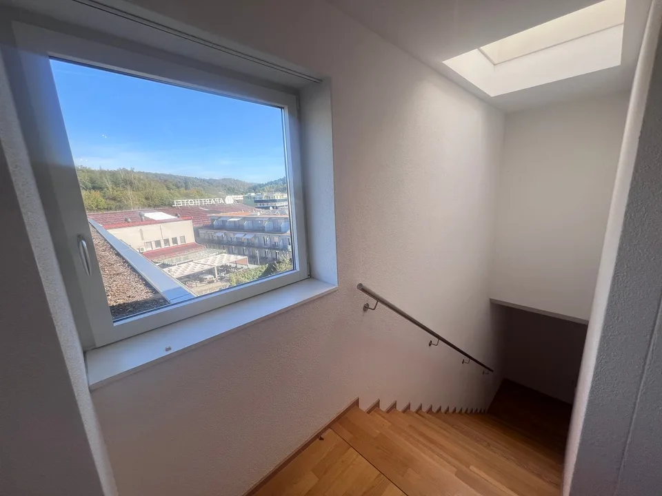 Charmante 2.5-Zimmer-Attikawohnung mit Weitsicht