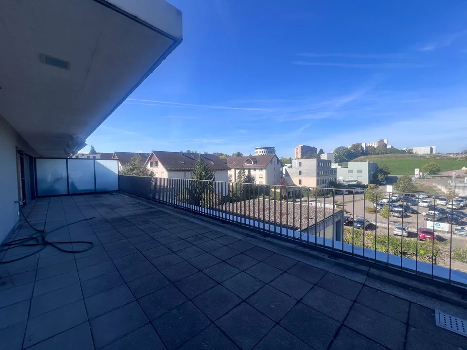 Charmante 2.5-Zimmer-Attikawohnung mit Weitsicht