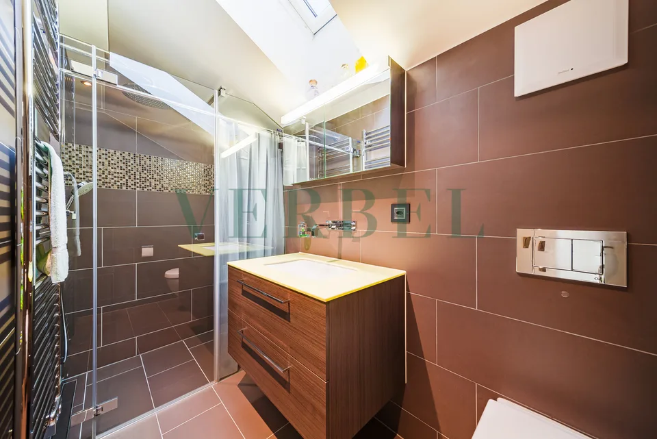 Duplex en attique avec vue exceptionnelle sur lac et montagnes – photo 12 sur 39