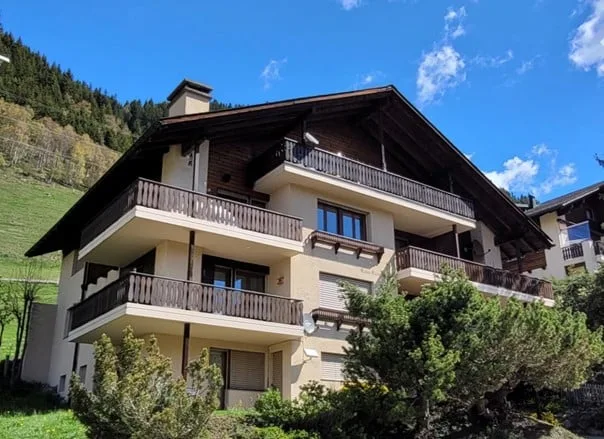 Exclusive furnished 2.5-room apartment with charm and mountain panorama