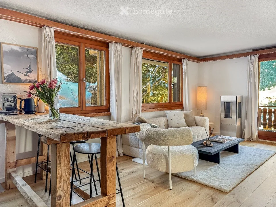Exclusive furnished 2.5-room apartment with charm and mountain panorama