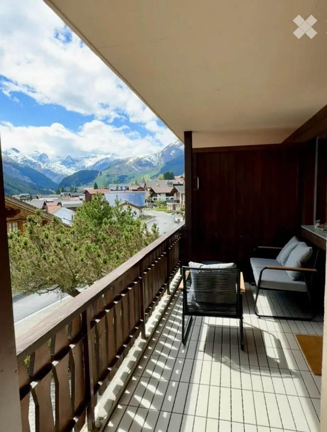 Exclusive furnished 2.5-room apartment with charm and mountain panorama