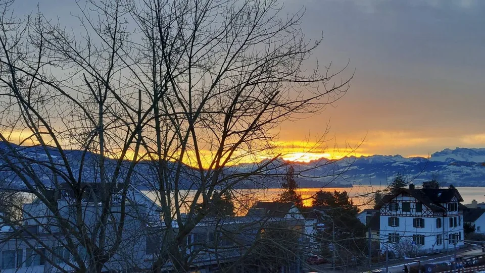 Appartamento attico con vista sul lago e sulla montagna a Rüschlikon – foto 15 di 15