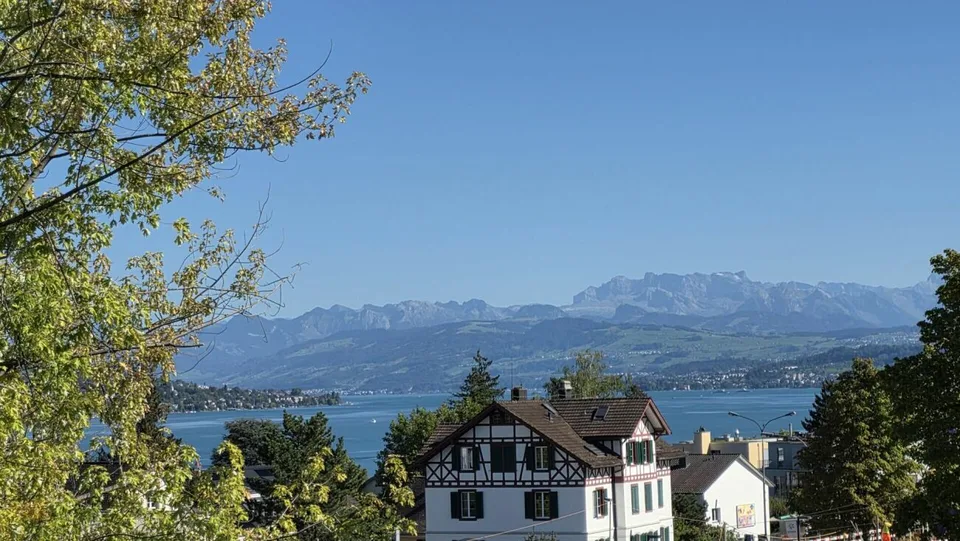 Appartamento attico con vista sul lago e sulla montagna a Rüschlikon – foto 14 di 15
