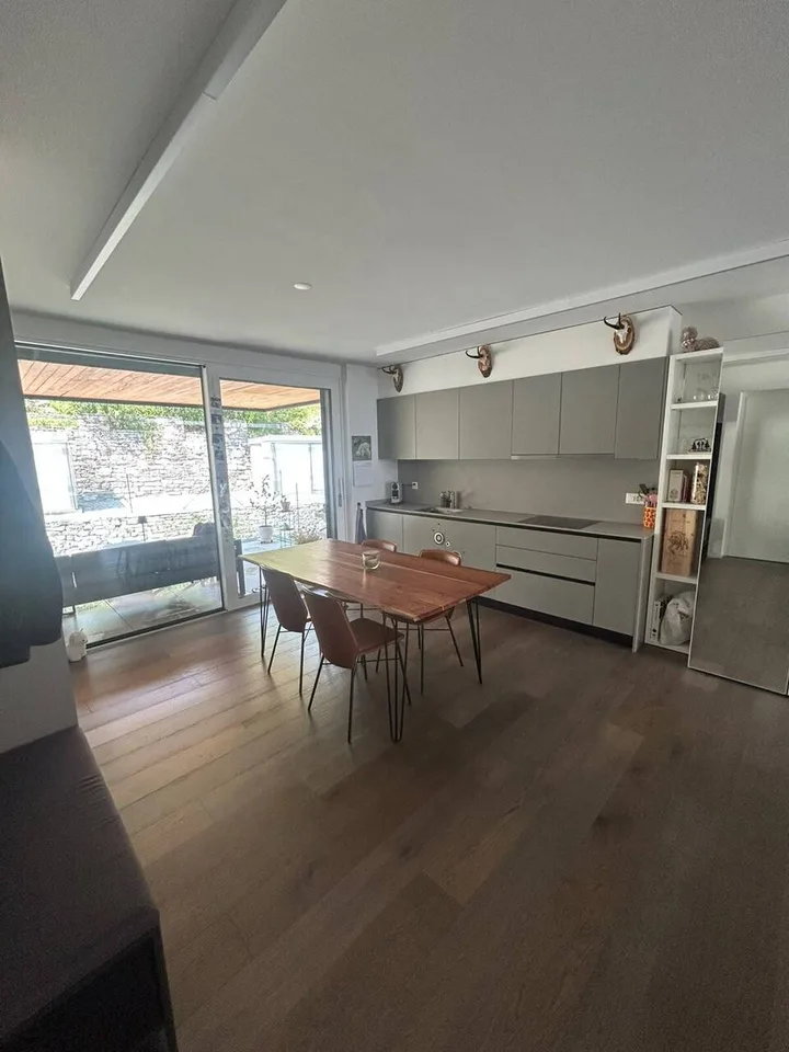MURALTO, ELEGANTE 2½ IN POSIZIONE CENTRALE – foto 4 di 11