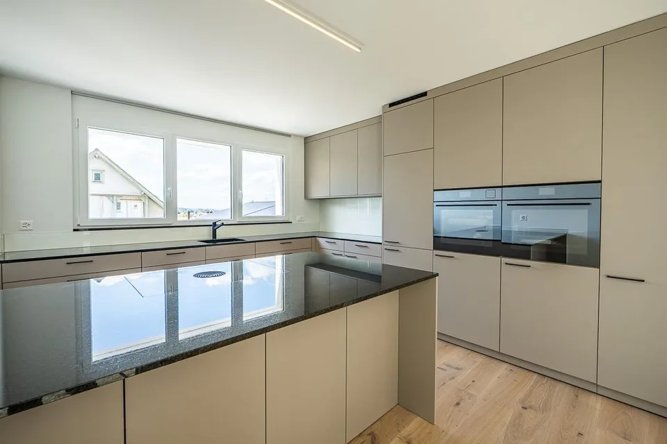 Neu sanierte, grosszügige 4.5- Zi. Wohnung im 1. OG mit Lift – Foto 6 von 13