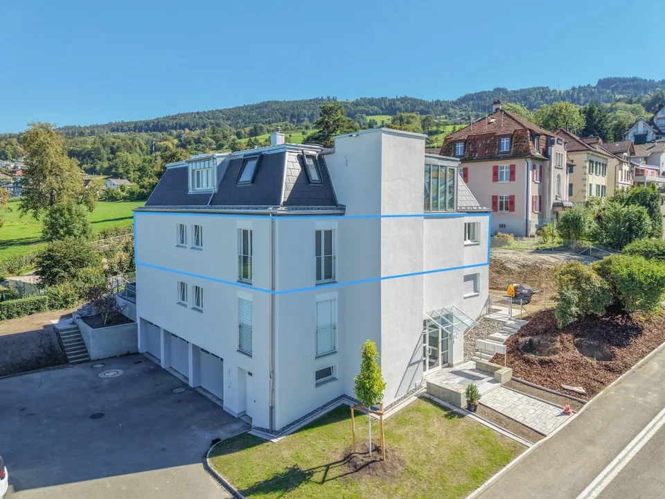 Neu sanierte, grosszügige 4.5- Zi. Wohnung im 1. OG mit Lift – Foto 2 von 13