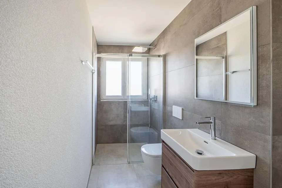 Neu sanierte, grosszügige 4.5- Zi. Wohnung im 1. OG mit Lift – Foto 7 von 13