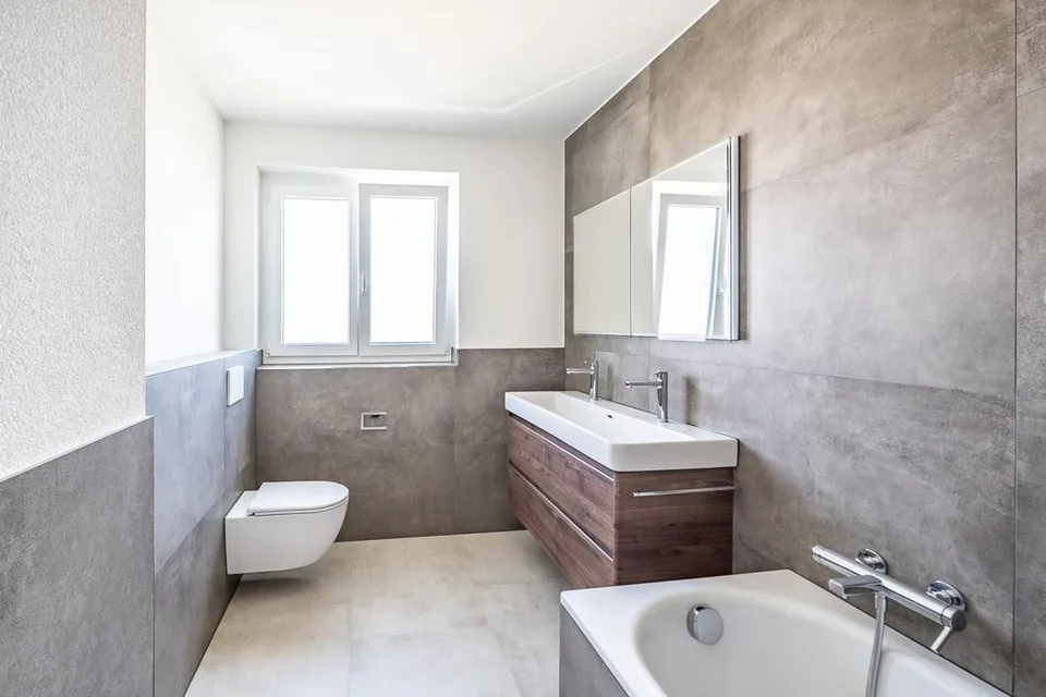 Neu sanierte, grosszügige 4.5- Zi. Wohnung im 1. OG mit Lift – Foto 8 von 13