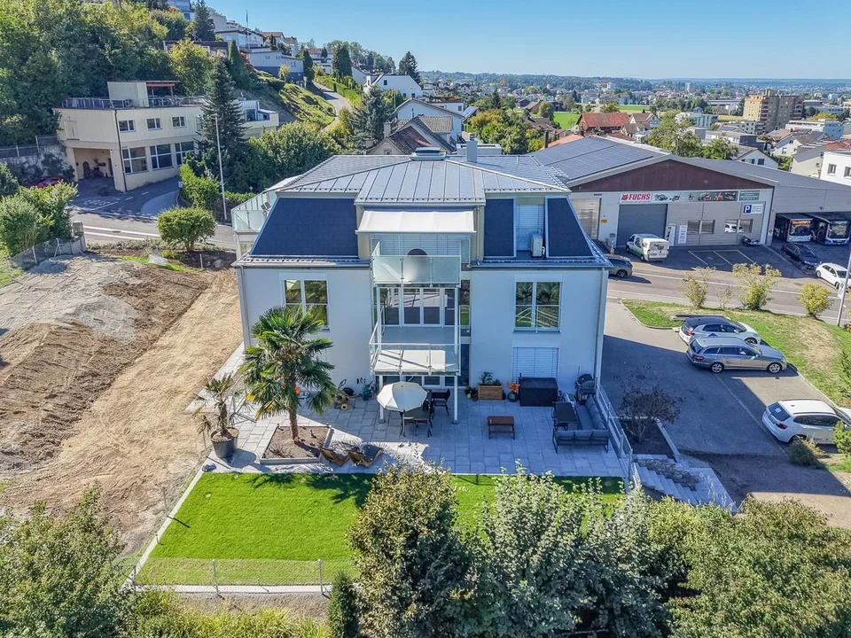 Neu sanierte, grosszügige 4.5- Zi. Wohnung im 1. OG mit Lift – Foto 3 von 13