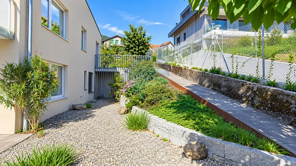 VILLA JUMELÉE AVEC VUE PANORAMIQUE SUR LE LAC ET JARDIN PRIVATIF – photo 4 sur 22