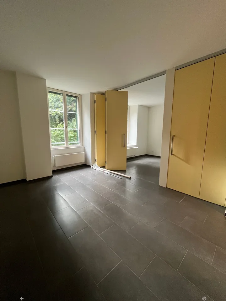 Renovierte 2.5-Zimmer-Altbauwohnung / Appartement rénové de 2,5 pièces – Foto 6 von 9