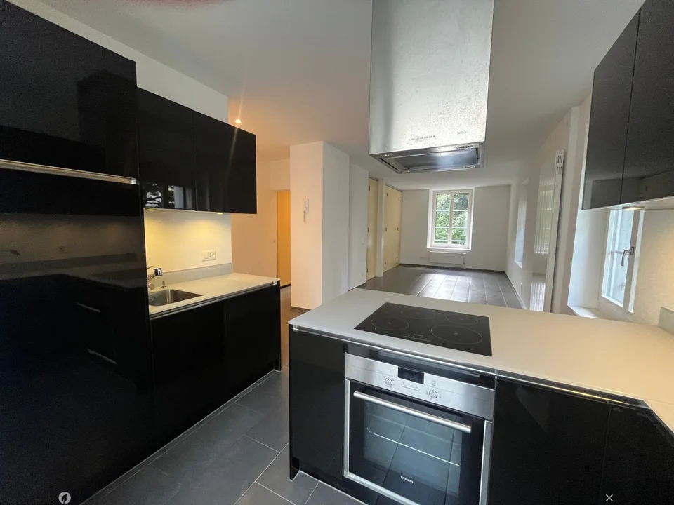Renovierte 2.5-Zimmer-Altbauwohnung / Appartement rénové de 2,5 pièces – Foto 4 von 9