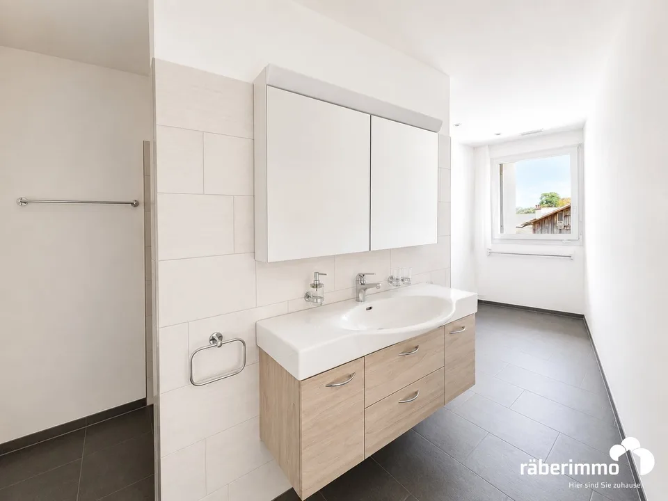 Modern living with spacious terrace – photo 6 of 8