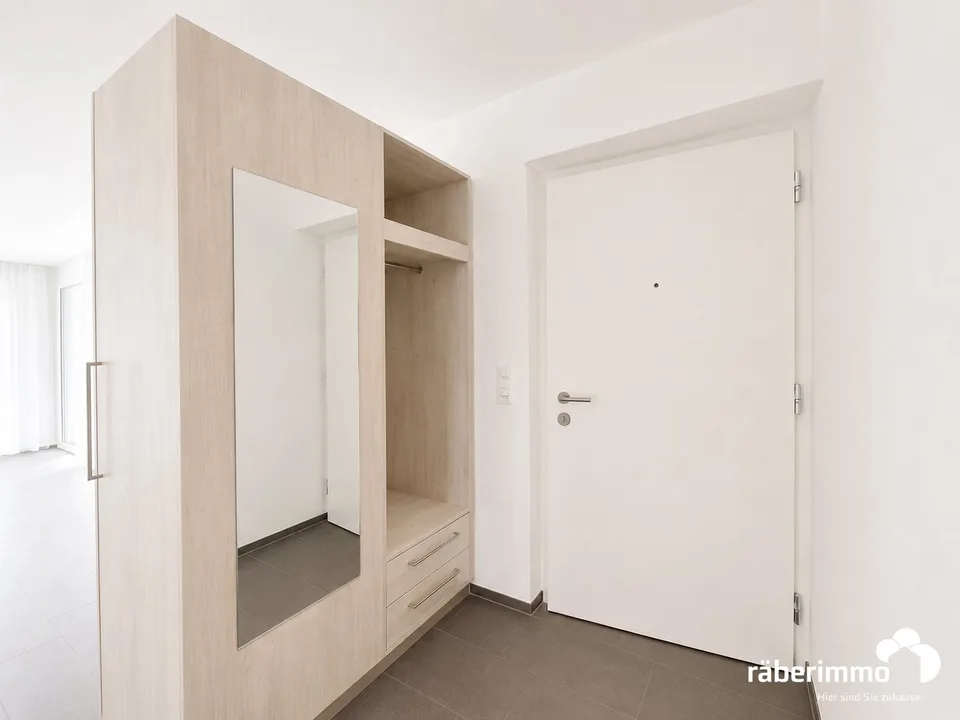 Modern living with spacious terrace – photo 2 of 8