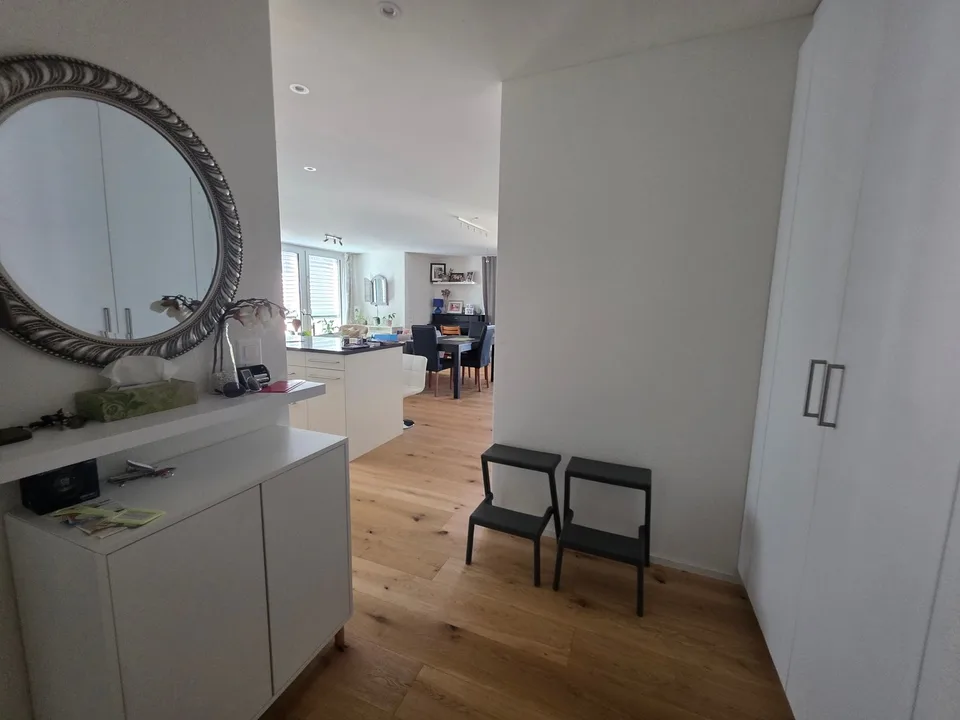 Modern 4.5-room apartment with balcony – photo 3 of 16