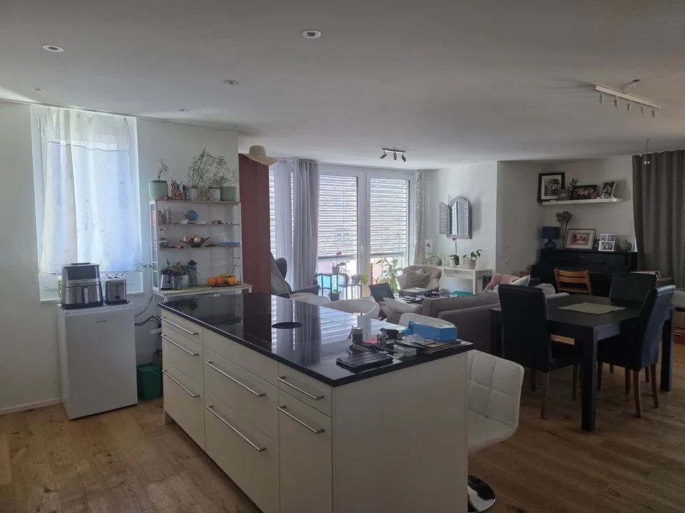 Modern 4.5-room apartment with balcony – photo 4 of 16