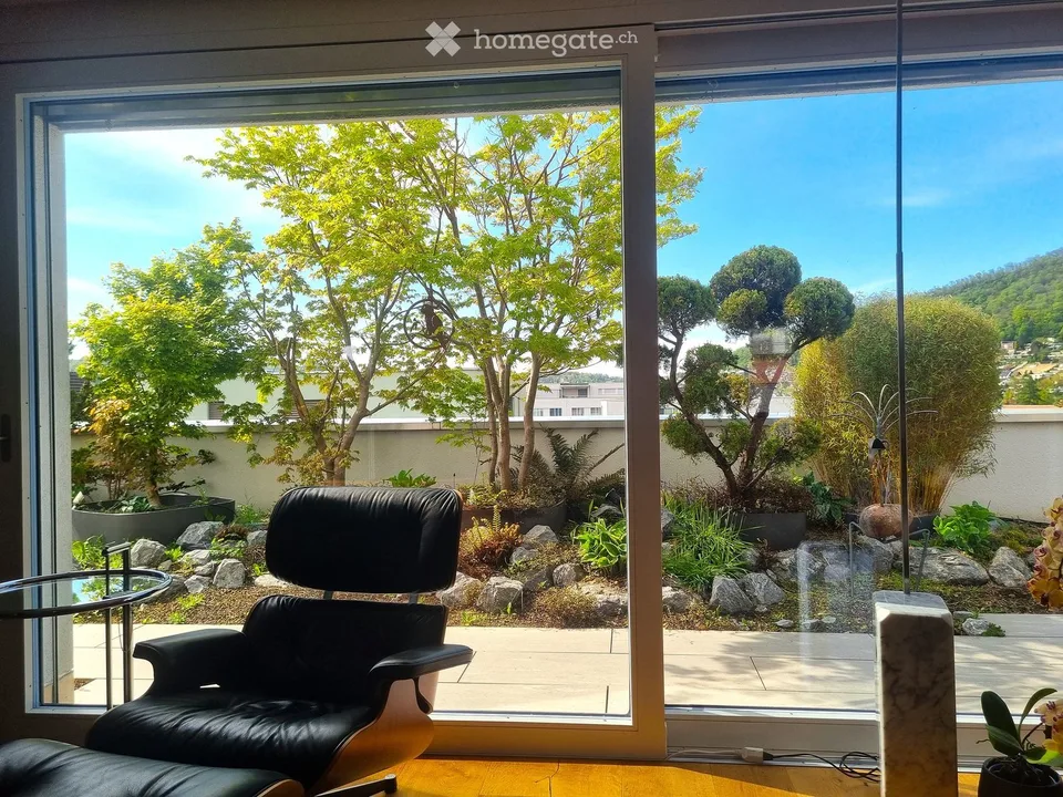 Helle Attikawohnung mit schöner Aussicht, grosser Terrasse und Garten über den Dächern von Wettingen – Foto 10 von 18