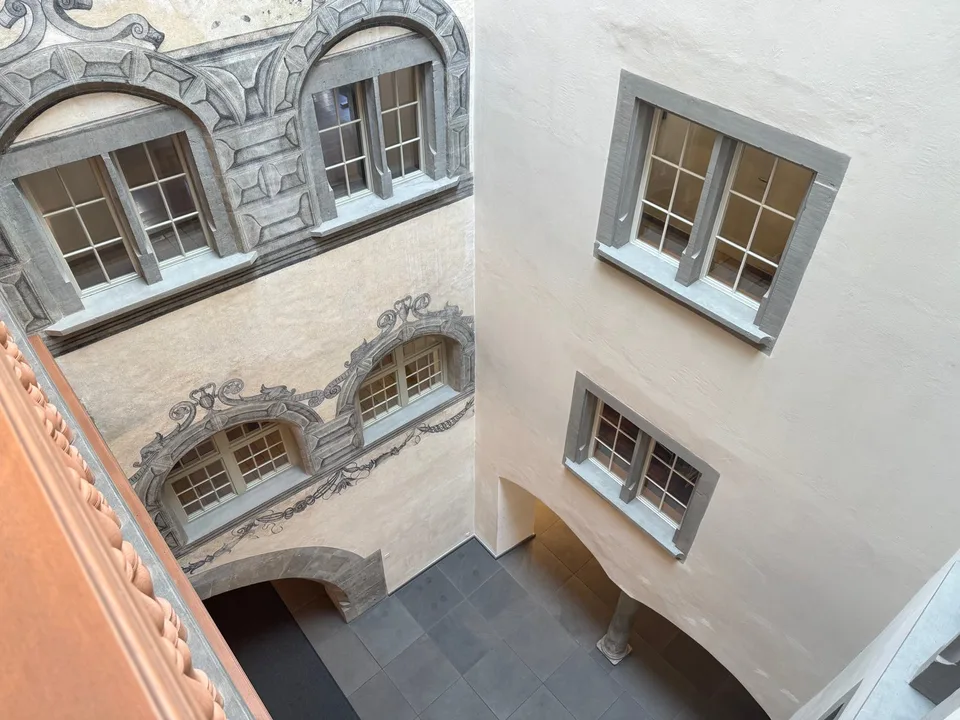 Charmante 3.5-Zimmer-Dachwohnung mitten in der Zürcher Altstadt – Foto 13 von 15