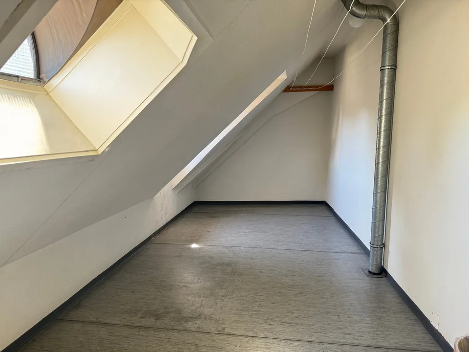 Charmante 3.5-Zimmer-Dachwohnung mitten in der Zürcher Altstadt – Foto 12 von 15